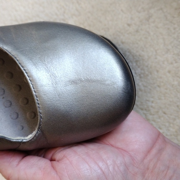 Vionic pewter gray leather Velcro strap mules. Lovely. Size 8 - Picture 9 of 13